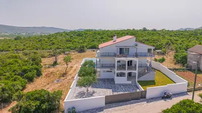 Tlocrt objekta Luxury 2BR Penthouse in Villa with Pool
