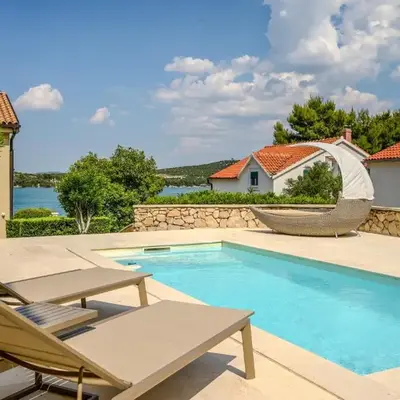Villa T