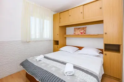 Krevet ili kreveti u jedinici u objektu Apartments with parking space Rogoznica - 24468