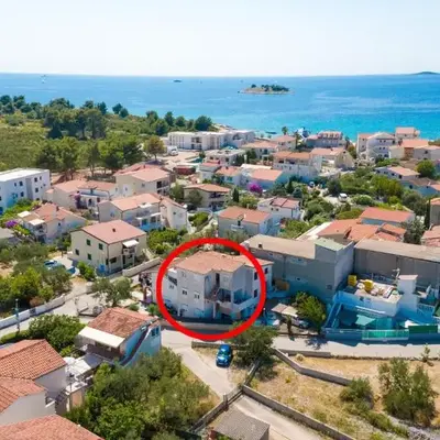 Apartments with parking space Rogoznica - 24468