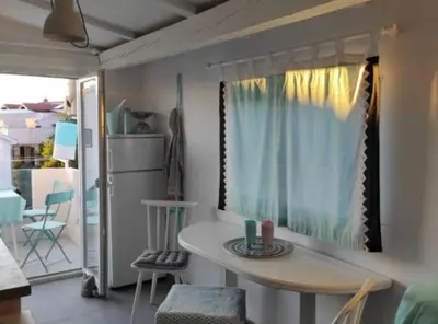 TV i/ili zabavni centar u objektu Modern Beachfront Apartments near Šibenik