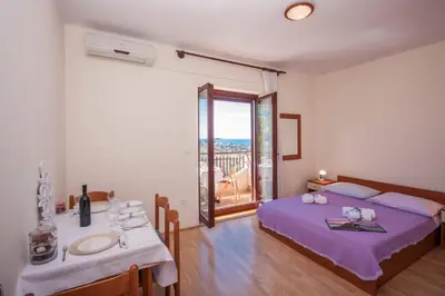Krevet ili kreveti u jedinici u objektu Family Apartments & Rooms Mikelin