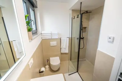Kupaonica u objektu Moderne Villa in Brodarica mit Meerblick & Pool - bei Šibenik