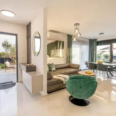Moderne Villa in Brodarica mit Meerblick & Pool - bei Šibenik