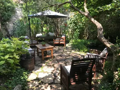 Vrt u objektu Wine Garden old apartment with large terrace
