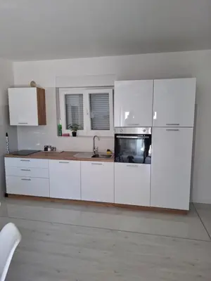 Kuhinja ili čajna kuhinja u objektu Monami Apartman Charlie