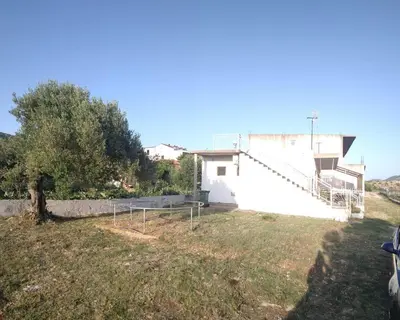 Zgrada u kojoj se nalazi vikendica