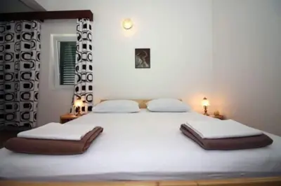 Krevet ili kreveti u jedinici u objektu Spacious Tisno seaside apartment 6 guests