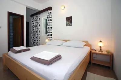 Krevet ili kreveti u jedinici u objektu Spacious Tisno seaside apartment 6 guests