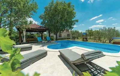 Bazen u objektu House Back to nature ili u blizini