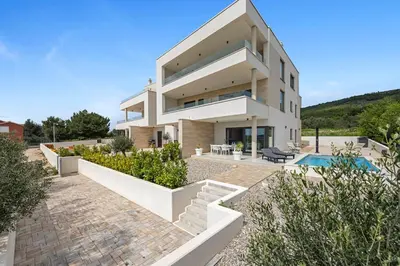Bazen u objektu Apartment Maslina mit privatem Salzwasserpool ili u blizini