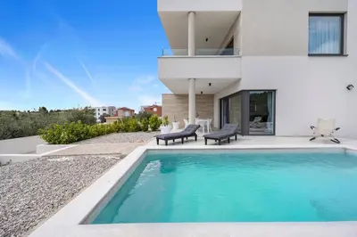 Bazen u objektu Apartment Maslina mit privatem Salzwasserpool ili u blizini