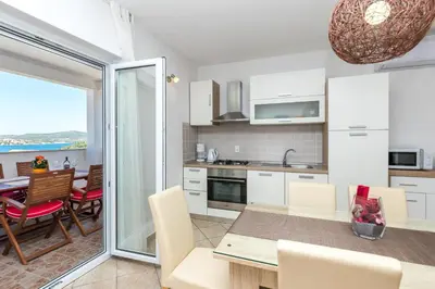 Kuhinja ili čajna kuhinja u objektu Apartment Dora