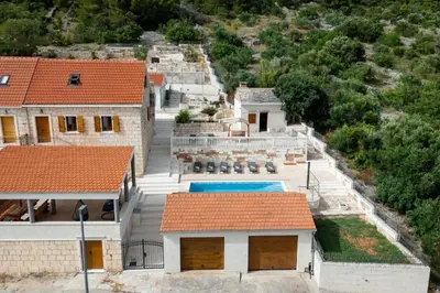 Bazen u objektu Villa Castella Verde ili u blizini