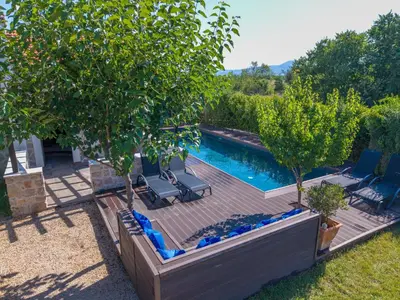 Bazen u objektu Krka home ili u blizini
