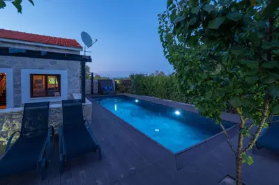 Bazen u objektu Krka home ili u blizini