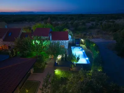 Bazen u objektu Krka home ili u blizini