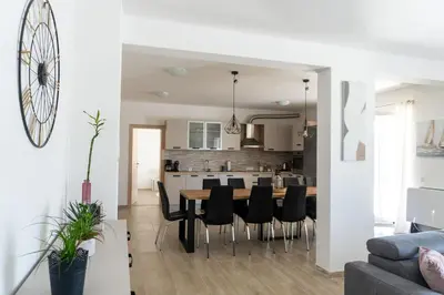 Kuhinja ili čajna kuhinja u objektu Villa Skelin