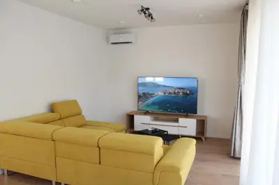 TV i/ili zabavni centar u objektu Little Swiss 2