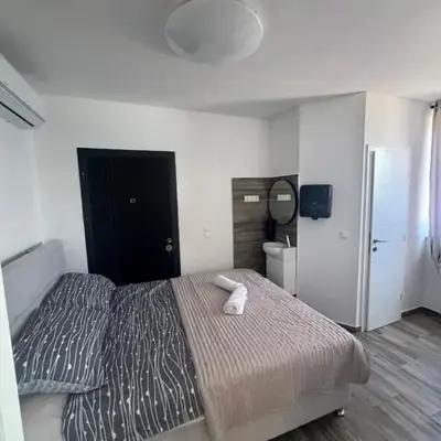 APARTMENTS Suzy