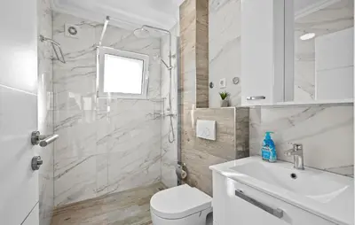 Kupaonica u objektu 1 Bedroom Gorgeous Apartment In Zaboric-Brodarica