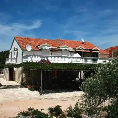 Apartments and rooms with parking space Jezera - Murter - 5082