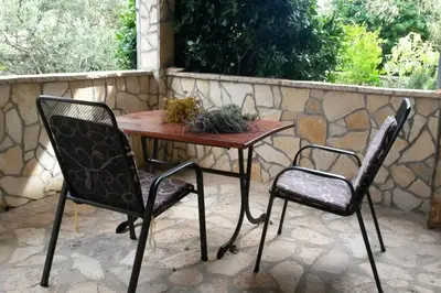 Popločani dio dvorišta ili vanjski dio objekta Apartments with parking space Murter - 5117