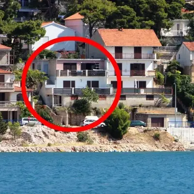 Apartments by the sea Tisno