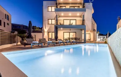 Bazen u objektu Nice Home In Vodice With Sauna ili u blizini