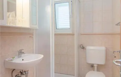 Kupaonica u objektu 1 Bedroom Beautiful Apartment In Srima