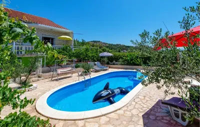 Bazen u objektu Beautiful Home In Sibenik ili u blizini