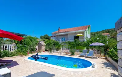 Bazen u objektu Beautiful Home In Sibenik ili u blizini