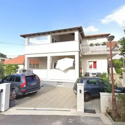Apartments with parking space Krapanj