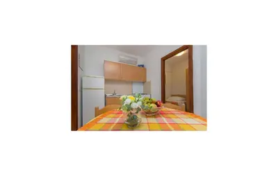 Kuhinja ili čajna kuhinja u objektu 2 Bedroom Nice Apartment In Srima