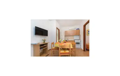 TV i/ili zabavni centar u objektu 2 Bedroom Nice Apartment In Srima