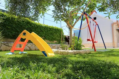 Dječje igralište u objektu Family friendly seaside apartments Razanj, Rogoznica - 10373