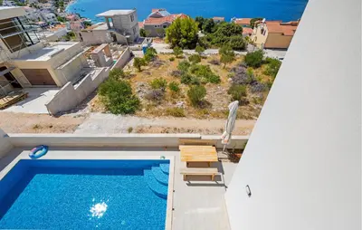 Bazen u objektu Cozy Apartment In Razanj With Wifi ili u blizini