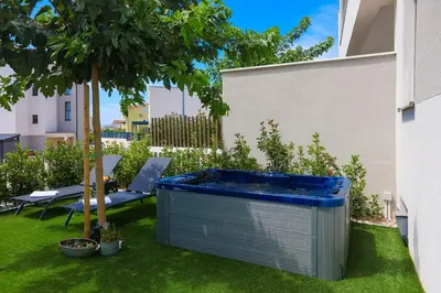 Vrt u objektu Apartments with parking space Vodice - 23894