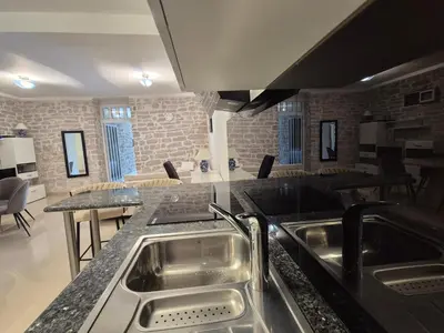 Kuhinja ili čajna kuhinja u objektu Saint James Apartment