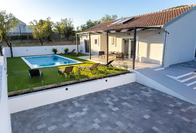 Bazen u objektu Holiday Home Nena I Pet-friendly retreat with private pool, near Šibenik ili u blizini