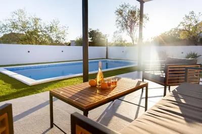 Bazen u objektu Holiday Home Nena I Pet-friendly retreat with private pool, near Šibenik ili u blizini
