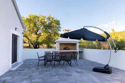 Popločani dio dvorišta ili vanjski dio objekta Holiday Home Nena I Pet-friendly retreat with private pool, near Šibenik