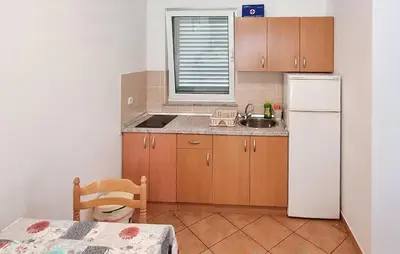 Kuhinja ili čajna kuhinja u objektu Amazing Apartment In Srima With Wifi