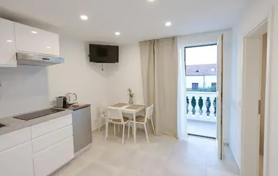 Kuhinja ili čajna kuhinja u objektu Beautiful Apartment In Vodice With Wifi - Csv361