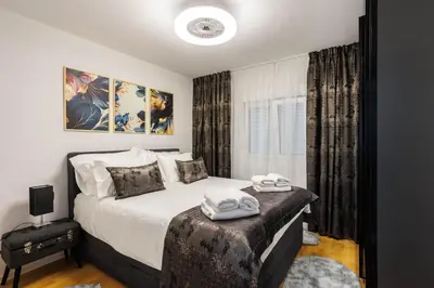 Krevet ili kreveti u jedinici u objektu Beachfront Villa Marivi with Pool, Jacuzzi and Game Room
