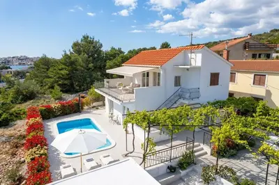 Bazen u objektu Cozy mediterranian-style villa ili u blizini