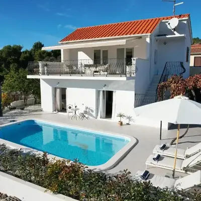Cozy mediterranian-style villa
