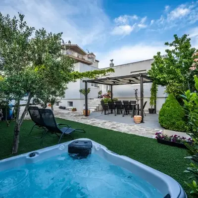 Modern apartment with an outdoor jacuzzi