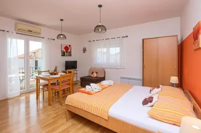 Krevet ili kreveti u jedinici u objektu Apartments with parking space Vodice - 24808