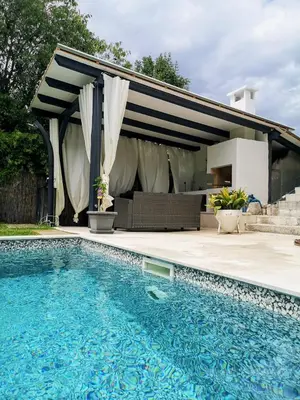 Bazen u objektu Luxury Apartment with Private Heated Pool ili u blizini
